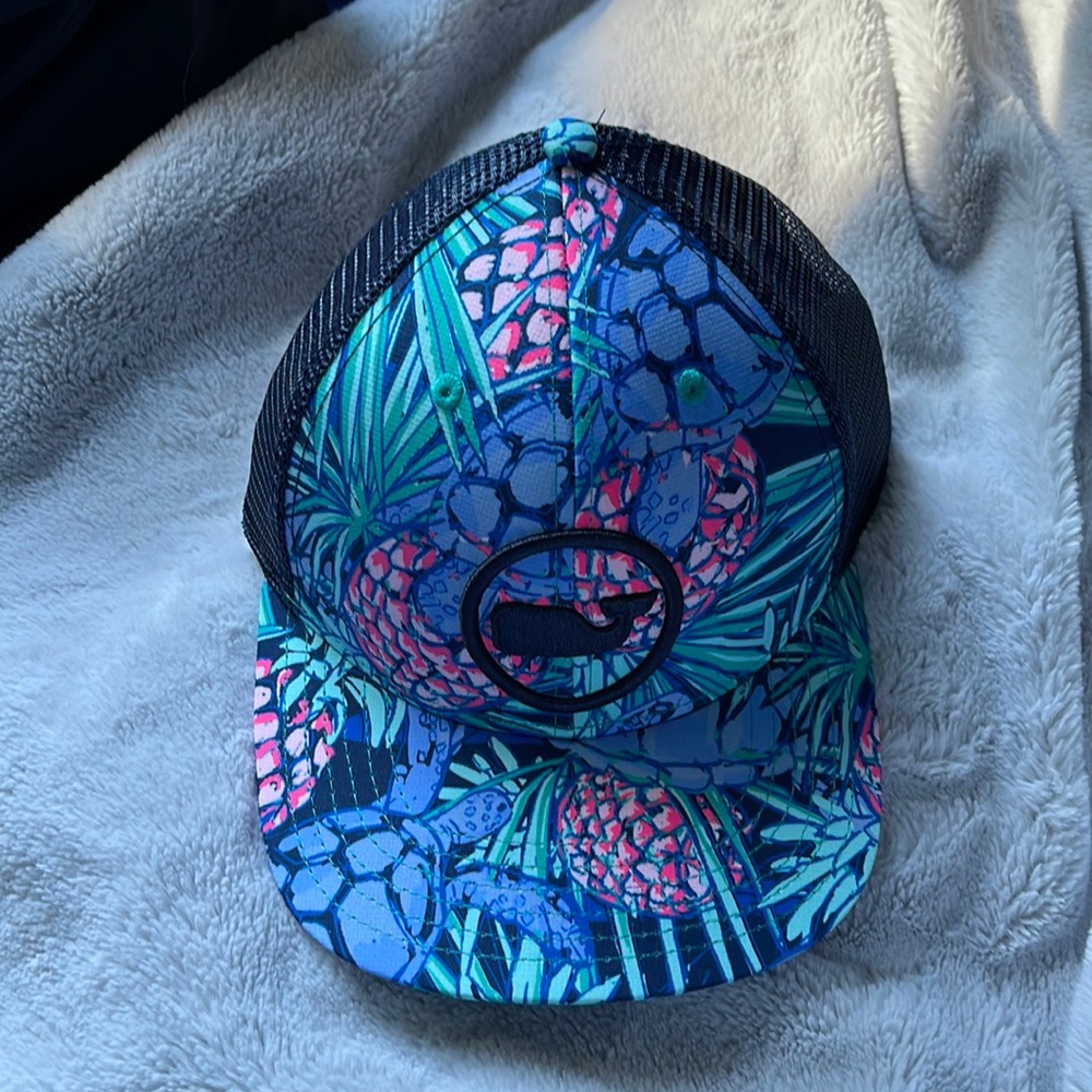 NWT VINEYARD VINES SEA TURTLE BAY WHALE DOT TRUCKER HAT.